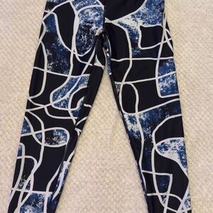 Body Language Abstract Blue and White Capri Leggings M